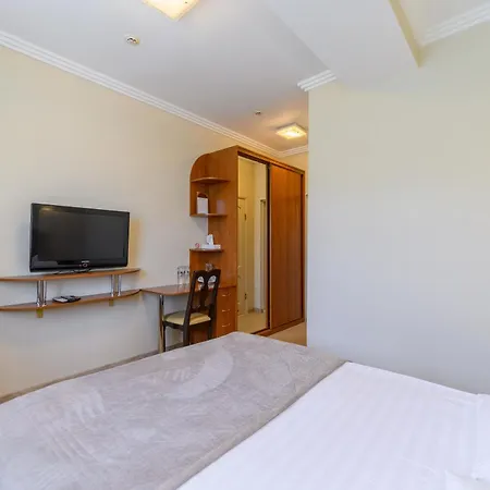 Persian Palace Hotel 3*